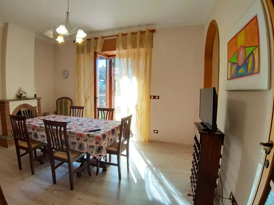 Immagine 1 di Appartamento in affitto  a Camaiore