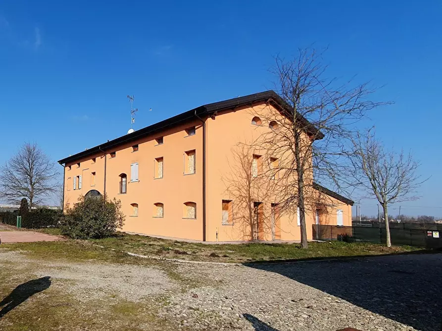Immagine 1 di Villa in vendita  in Strada Cavo Argine a Modena