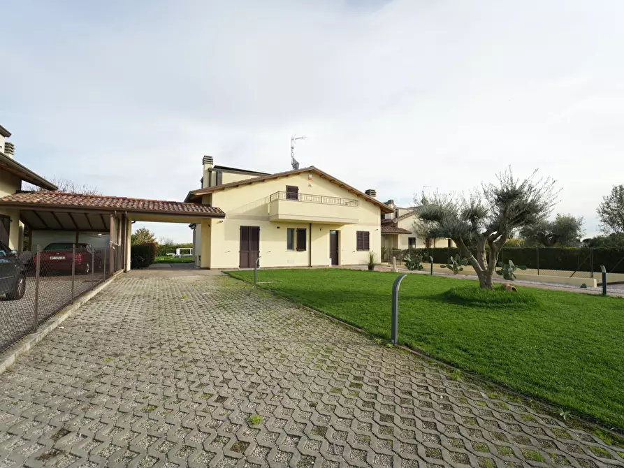 Immagine 1 di Villa in vendita  in Via Osteria del Bagno a Rimini