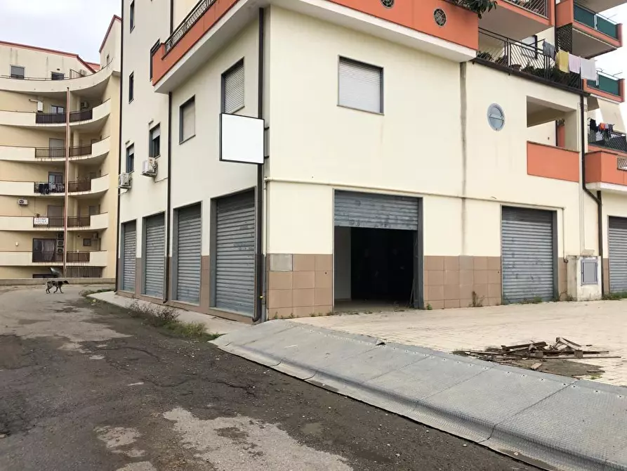 Immagine 1 di Negozio in affitto  in Via Nazionale a Corigliano-Rossano