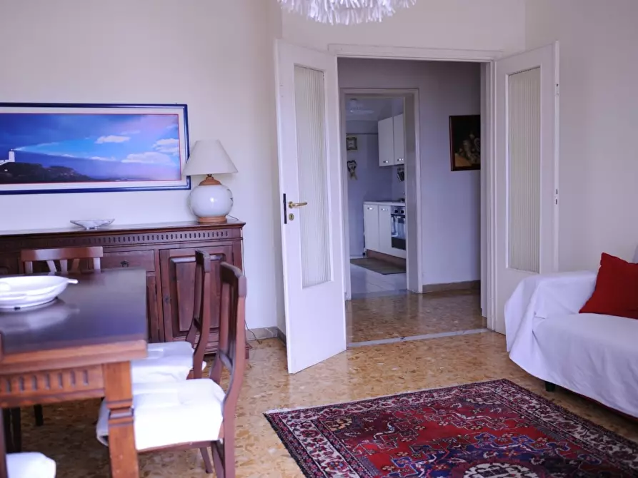 Immagine 1 di Appartamento in affitto  a Viareggio