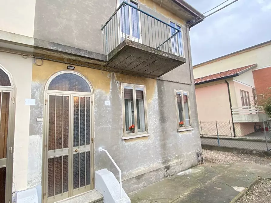 Immagine 1 di Casa indipendente in vendita  in via ballotta a Ceregnano