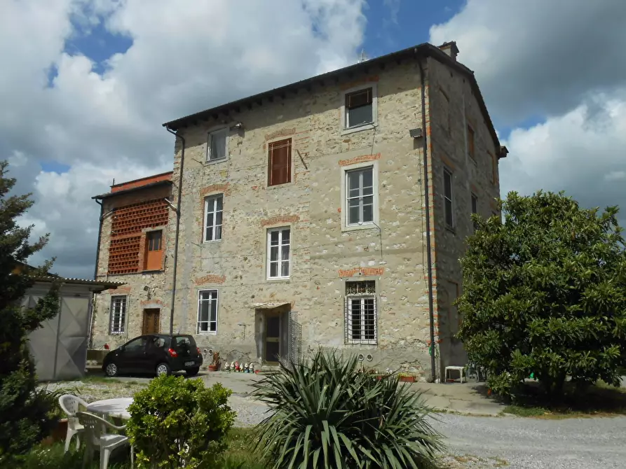 Immagine 1 di Villa in vendita  in montebonelli a Lucca