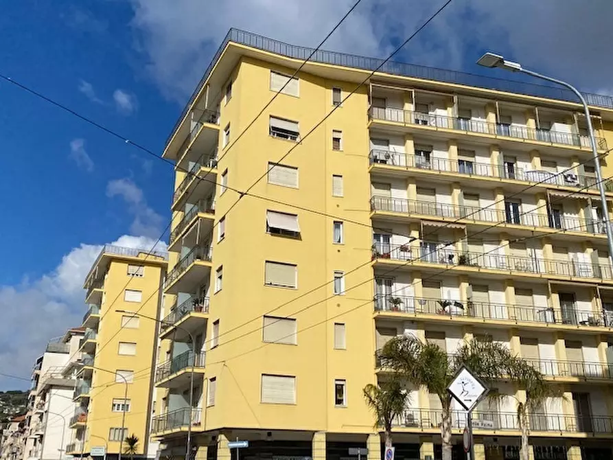 Immagine 1 di Appartamento in vendita  in Via della Stazione a Taggia