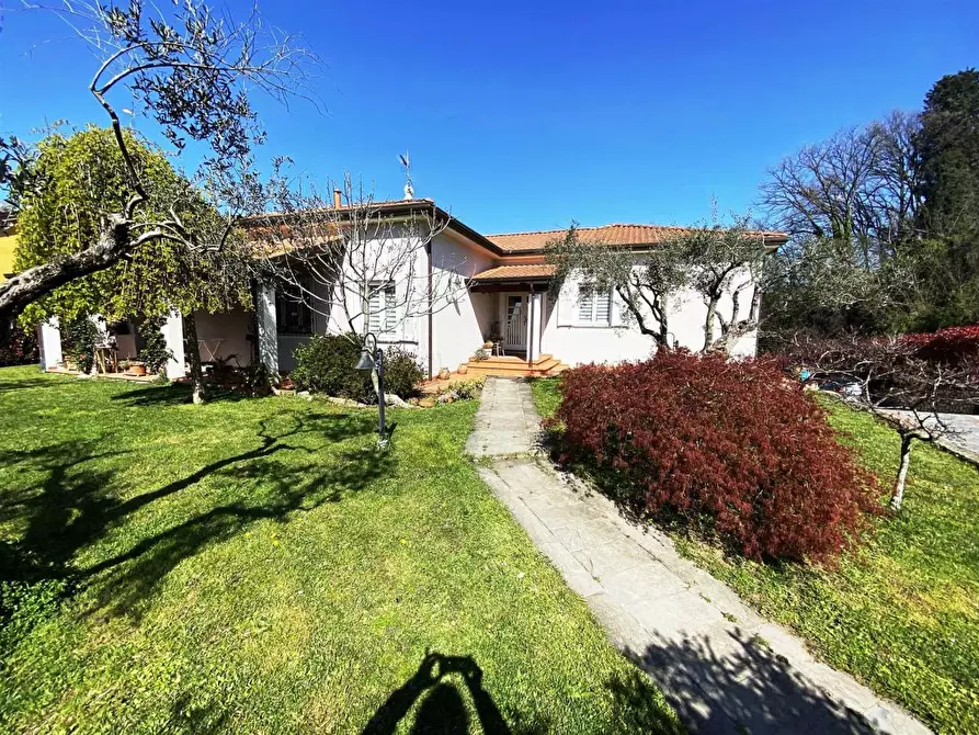 Immagine 1 di Villa in vendita  in Via Sarzanello a Sarzana