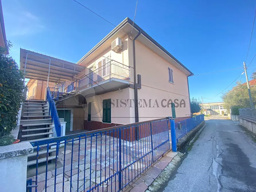 Immagine 1 di Appartamento in vendita  in via indipendenza a Castelnuovo Magra