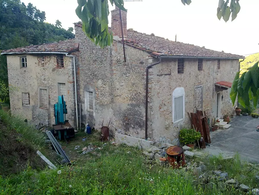 Immagine 1 di Rustico / casale in vendita  in Via del Generale a Lucca
