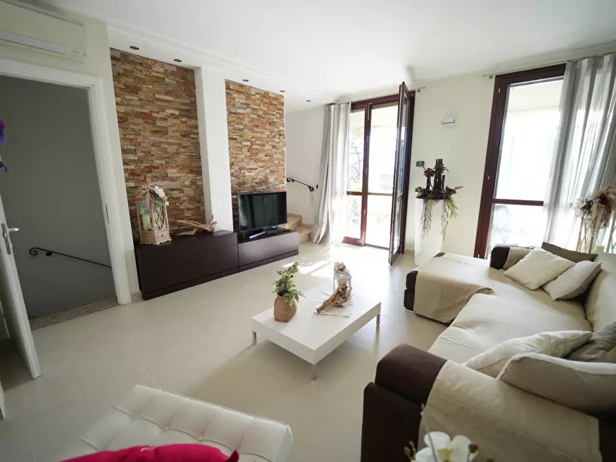 Immagine 1 di Appartamento in vendita  in Via Rio Salto II' a Borghi