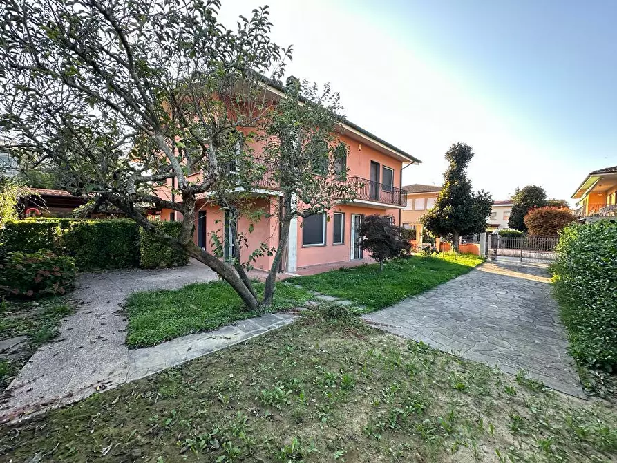Immagine 1 di Casa indipendente in vendita  in Via Sant'Angelo a Lucca