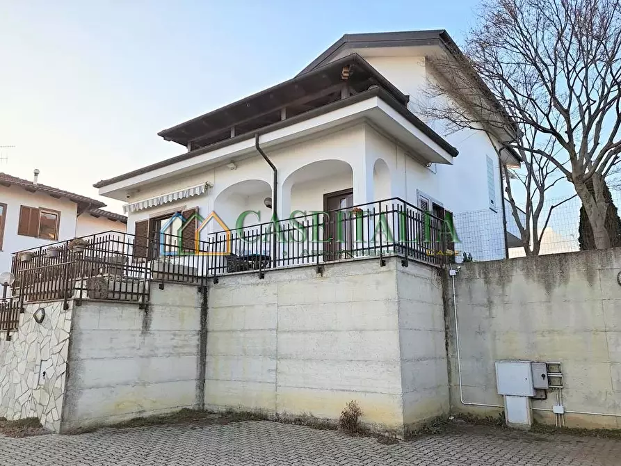 Immagine 1 di Villa in vendita  a Ivrea