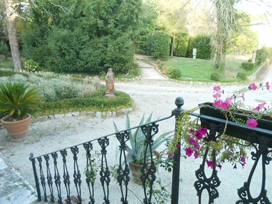 Immagine 1 di Villa in vendita  in Via Francesco Ferraris a Lucca