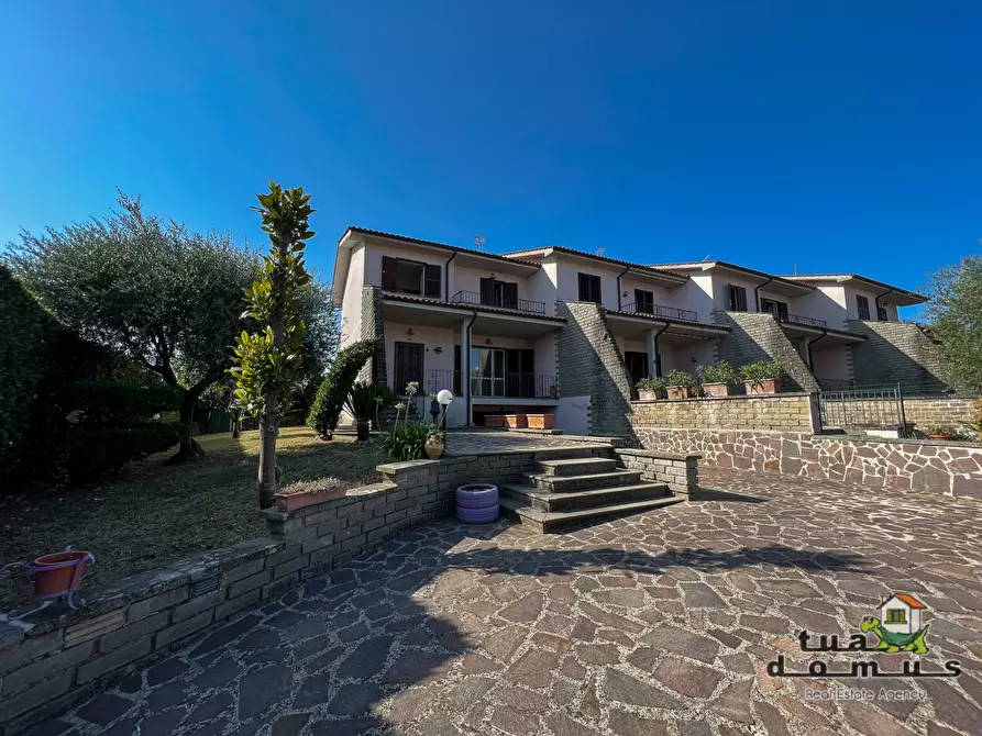Immagine 1 di Villa in vendita  a Bassano In Teverina