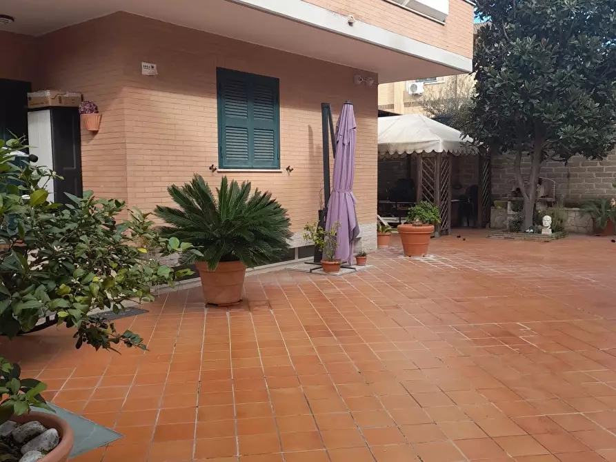 Immagine 1 di Villa in vendita  in Via Pier Andrea Fontebasso a Roma