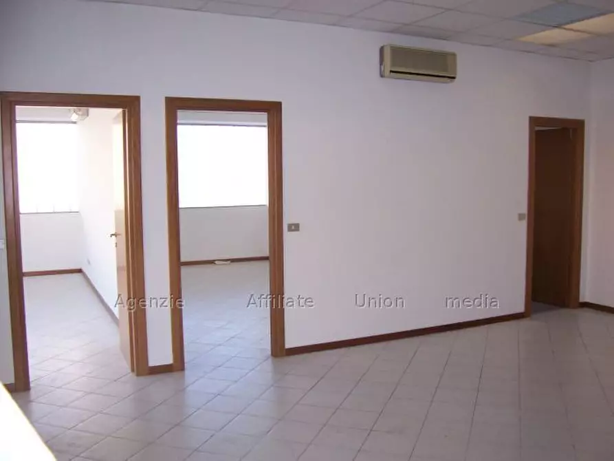 Immagine 1 di Ufficio in vendita  a Sarzana