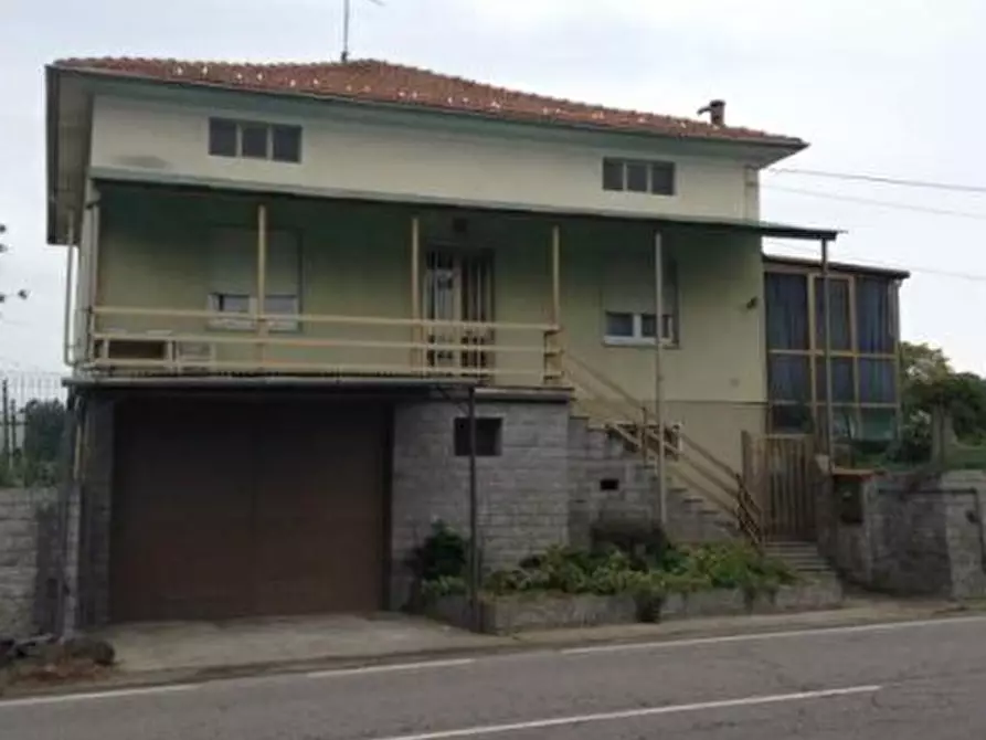 Immagine 1 di Villa in vendita  in Corso Giuseppe Garibaldi a Gattico-Veruno