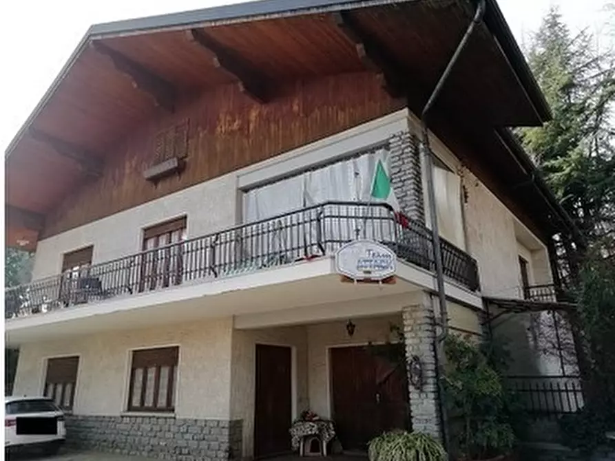 Immagine 1 di Villa in vendita  in Via Rivoira Don a Airasca