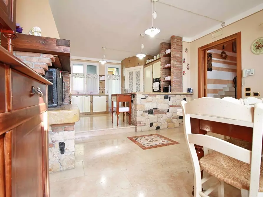 Immagine 1 di Villa in vendita  in Via Portinari a Chiampo