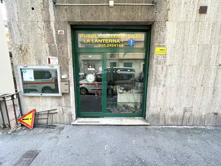 Immagine 1 di Negozio in affitto  in Via Napoli a Genova