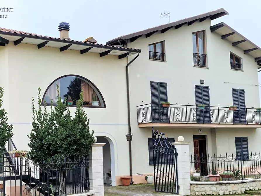 Immagine 1 di Villa in vendita  in Via Panicarola a Castiglione Del Lago