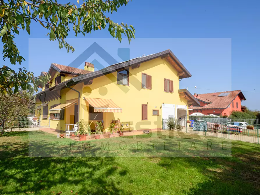 Immagine 1 di Villa in vendita  in Via Triveri a Ciriè