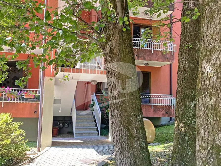 Immagine 1 di Appartamento in vendita  in Via Brughiera a Leggiuno