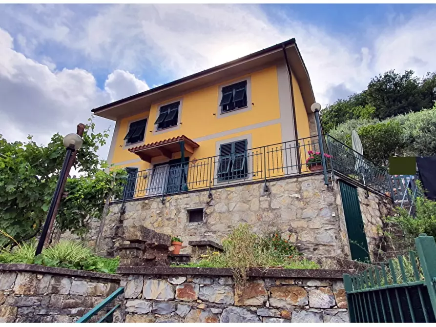 Immagine 1 di Villa in vendita  a Rapallo