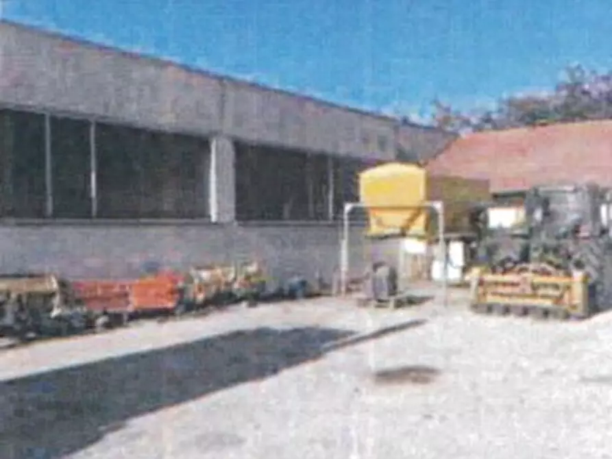 Immagine 1 di Magazzino in vendita  in Località Cascine a Camino