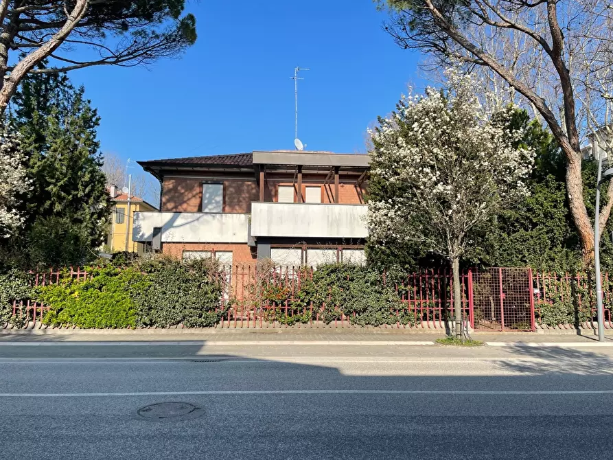Immagine 1 di Villa in vendita  in Corso Matteotti a Senigallia