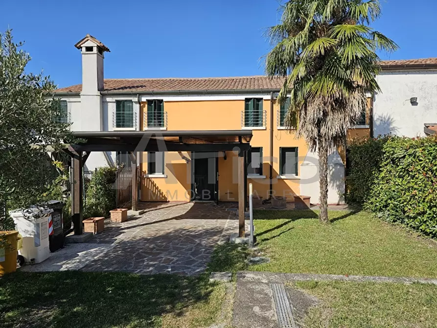 Immagine 1 di Villa in vendita  in Crespino a Calto