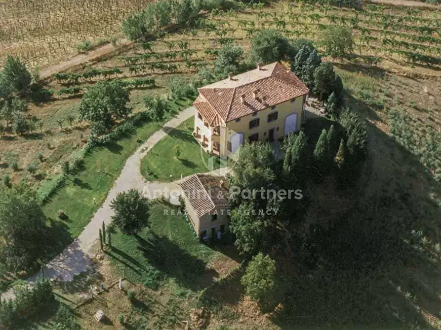 Immagine 1 di Villa in vendita  a Castiglione Del Lago