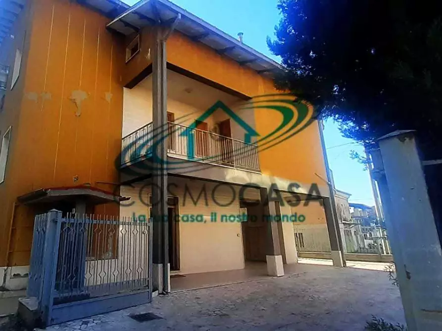 Immagine 1 di Casa indipendente in vendita  a Pescara