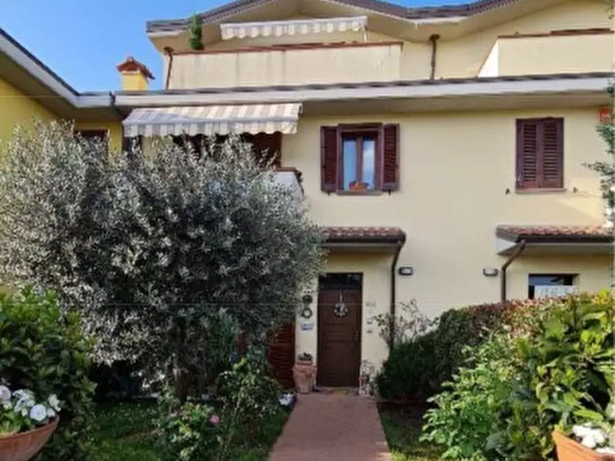 Immagine 1 di Villa in vendita  in Via San Caterina da Siena a Altopascio