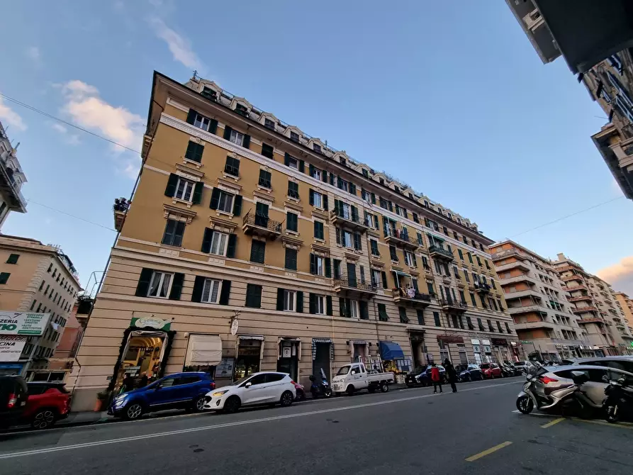 Immagine 1 di Negozio in affitto  in Via Monticelli a Genova