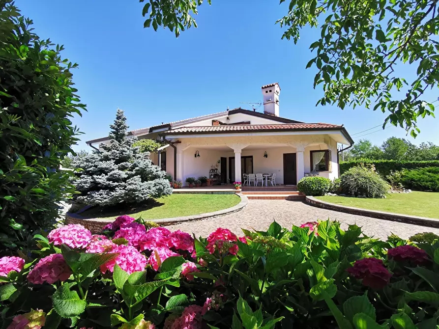 Immagine 1 di Villa in vendita  in Via Roma a Poiana Maggiore