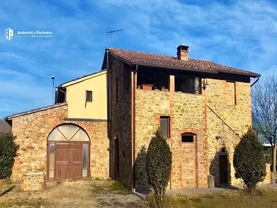 Immagine 1 di Villa in vendita  a Piegaro
