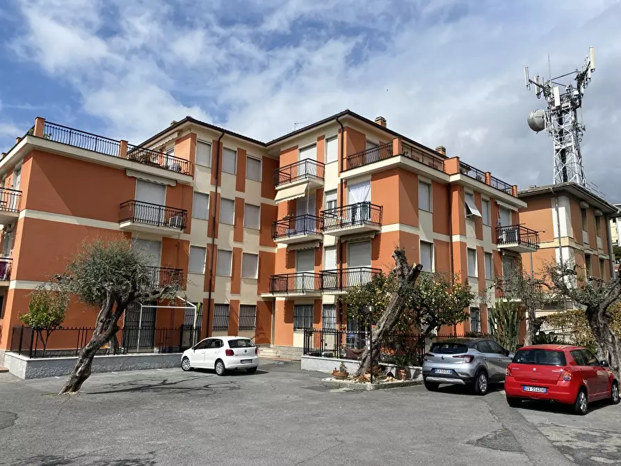Immagine 1 di Appartamento in vendita  in Via Guglielmo Marconi a San Bartolomeo Al Mare