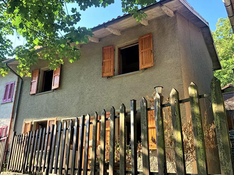 Immagine 1 di Casa indipendente in vendita  in Via dell'Appennino a Vernio