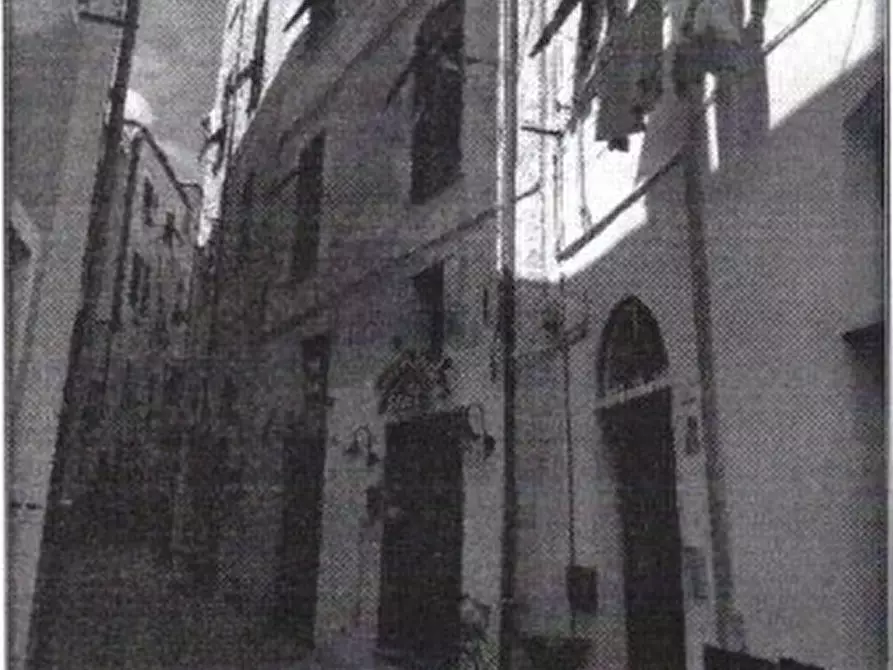 Immagine 1 di Negozio in vendita  in Via Guani a Levanto