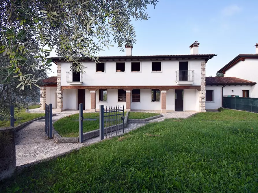 Immagine 1 di Casa indipendente in vendita  in VIA TRIESTE a Chiampo