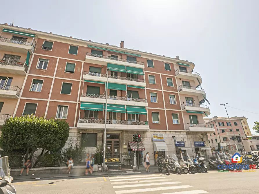 Immagine 1 di Palazzo in affitto  in Via Angelo Orsini a Genova