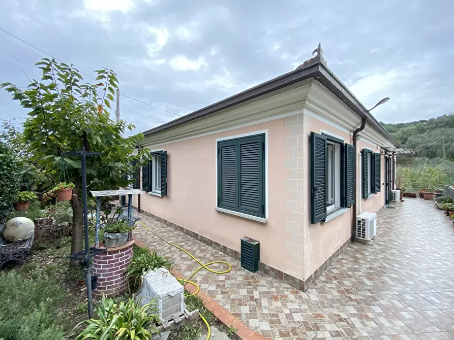 Immagine 1 di Villa in vendita  in Via Pairola a San Bartolomeo Al Mare