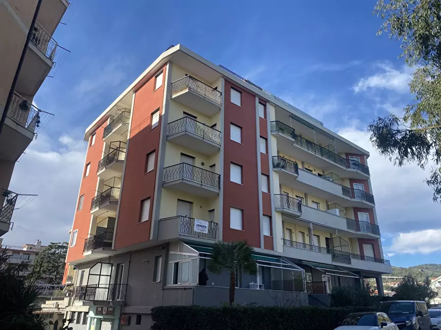 Immagine 1 di Appartamento in vendita  in Via Lungofiume a San Bartolomeo Al Mare