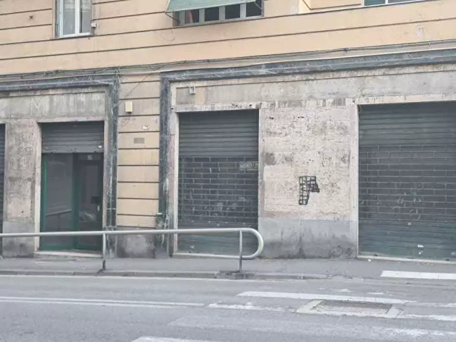 Immagine 1 di Negozio in affitto  in Via Giovanni Torti a Genova