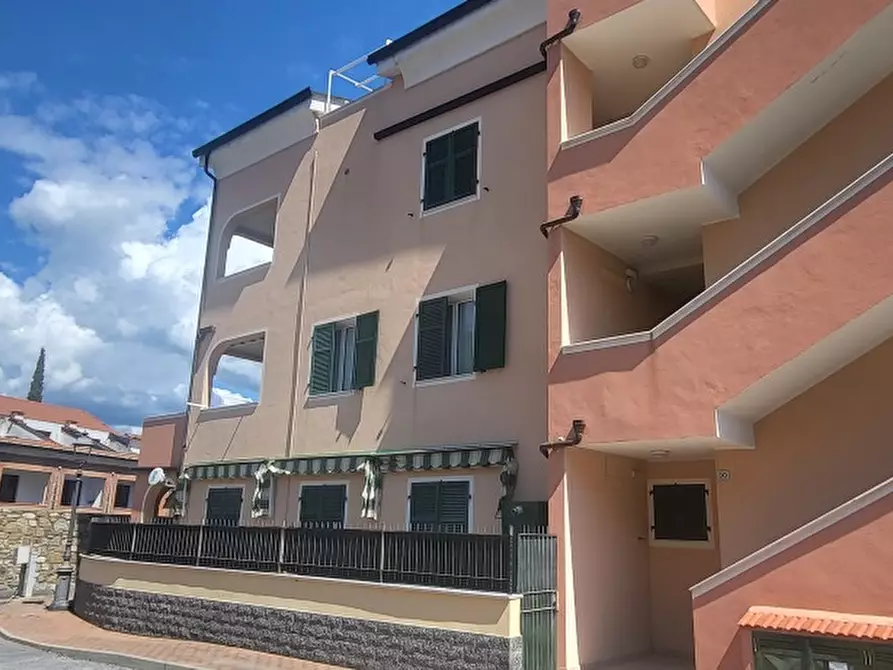 Immagine 1 di Appartamento in vendita  in via Cavaler Perseghini a Albenga
