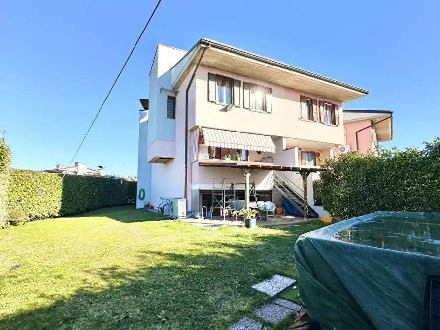 Immagine 1 di Villa in vendita  in Via Don Fappani a Calvagese Della Riviera