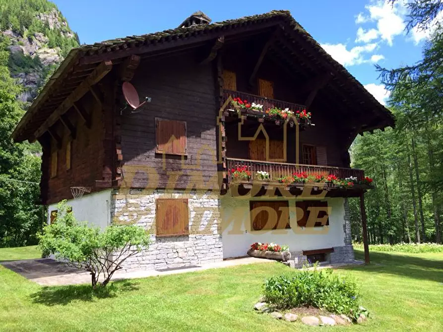 Immagine 1 di Villa in vendita  in via Hof a Macugnaga