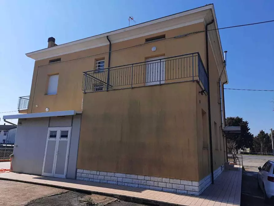 Immagine 1 di Casa indipendente in vendita  in laerte rolfini a Rimini