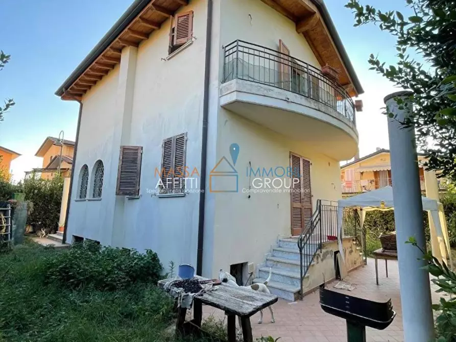 Immagine 1 di Villa in vendita  in Via San Maria a Montignoso
