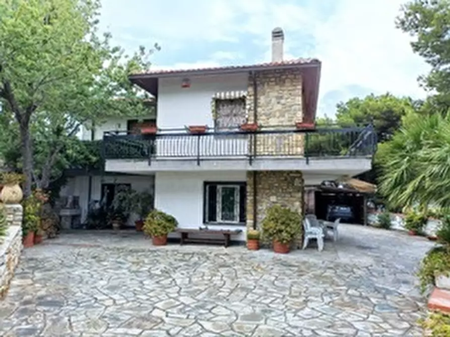 Immagine 1 di Villa in vendita  in Strada delle Colline a Balestrino