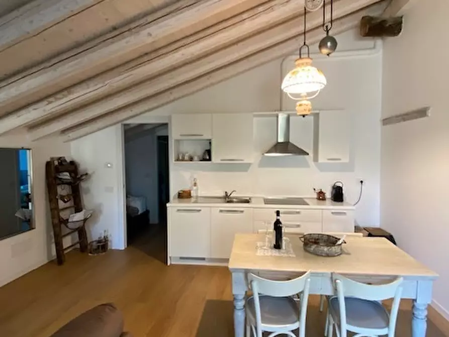 Immagine 1 di Appartamento in affitto  a Desenzano Del Garda